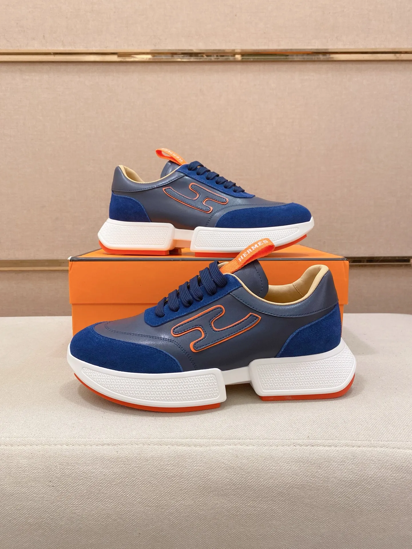 Men's clothing and shoes💰: 480💰《HERMES》【Classic original order·Version】Hermès; top 🔝purchasing agent🔍🔍men's latest 🇺🇸 counter sales simultaneously, imported from Italy original ▲▲cowhide ▲▲ (high-end, nobility, class) ) Exquisite workmanship (Italian 🇮🇹 imported water-dyed 🐂 cowhide lining) sole: original sole provided by the original factory, ⚠️exclusive double-layer activity·TPR·rubber·combined molded outsole; super comfortable·wear-resistant·non-slip·environmental protection The real thing is more beautiful if you take the real thing (high quality, follow the order). You can enter and exit the counter at will * Number of yards: 38-44 (45 can be customized and cannot be returned or exchanged)